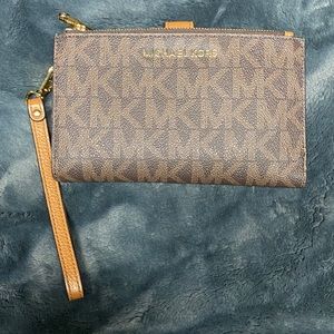 Michael Kors wallet/clutch